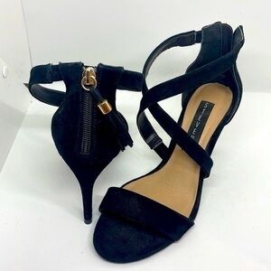 Steve Madden shoes size 7.5 black suede strap heals